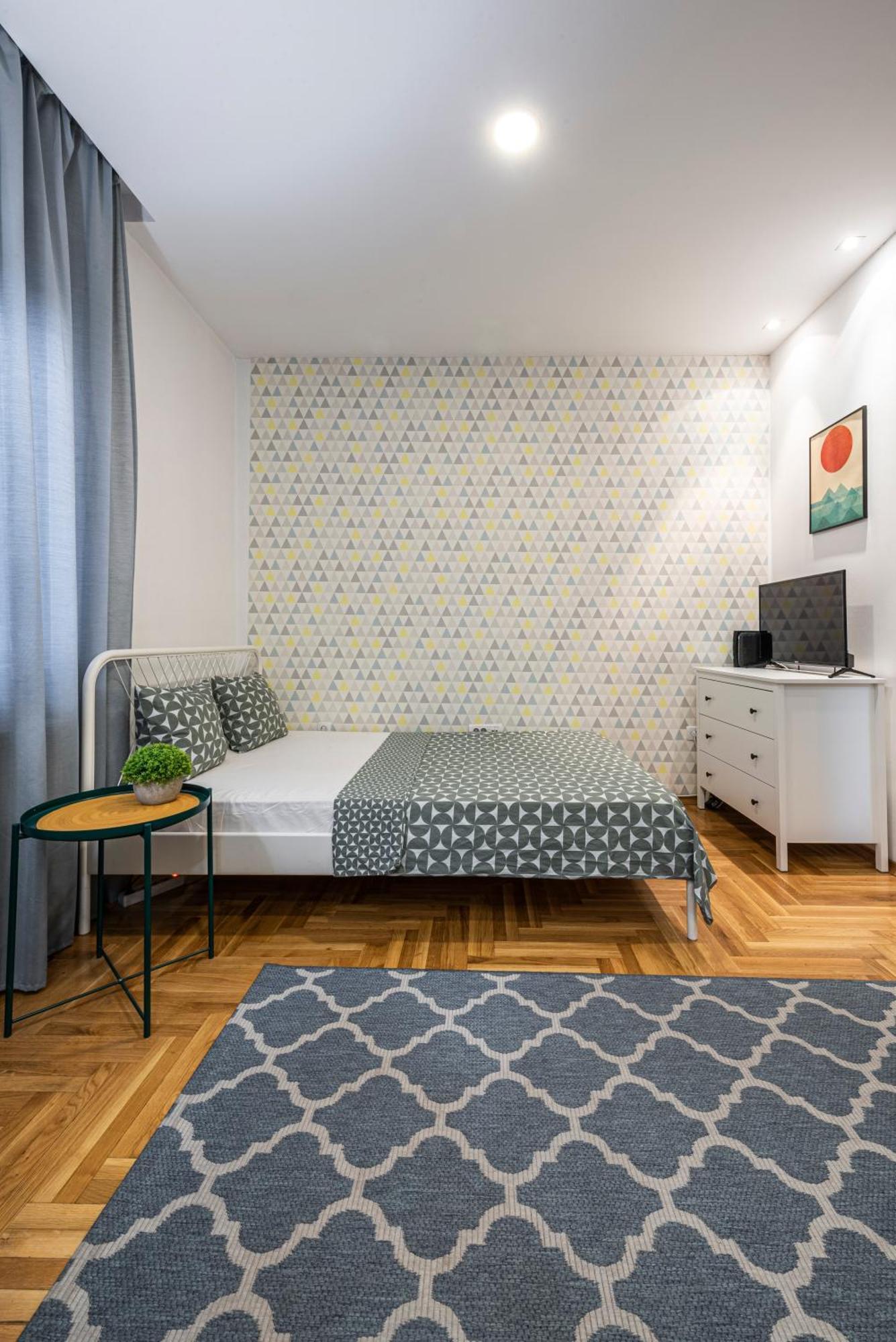 Ferienwohnung !Promo! Giallo Modern Studio-Free Private Parking-Fast Wi-Fi Novi Sad Exterior foto