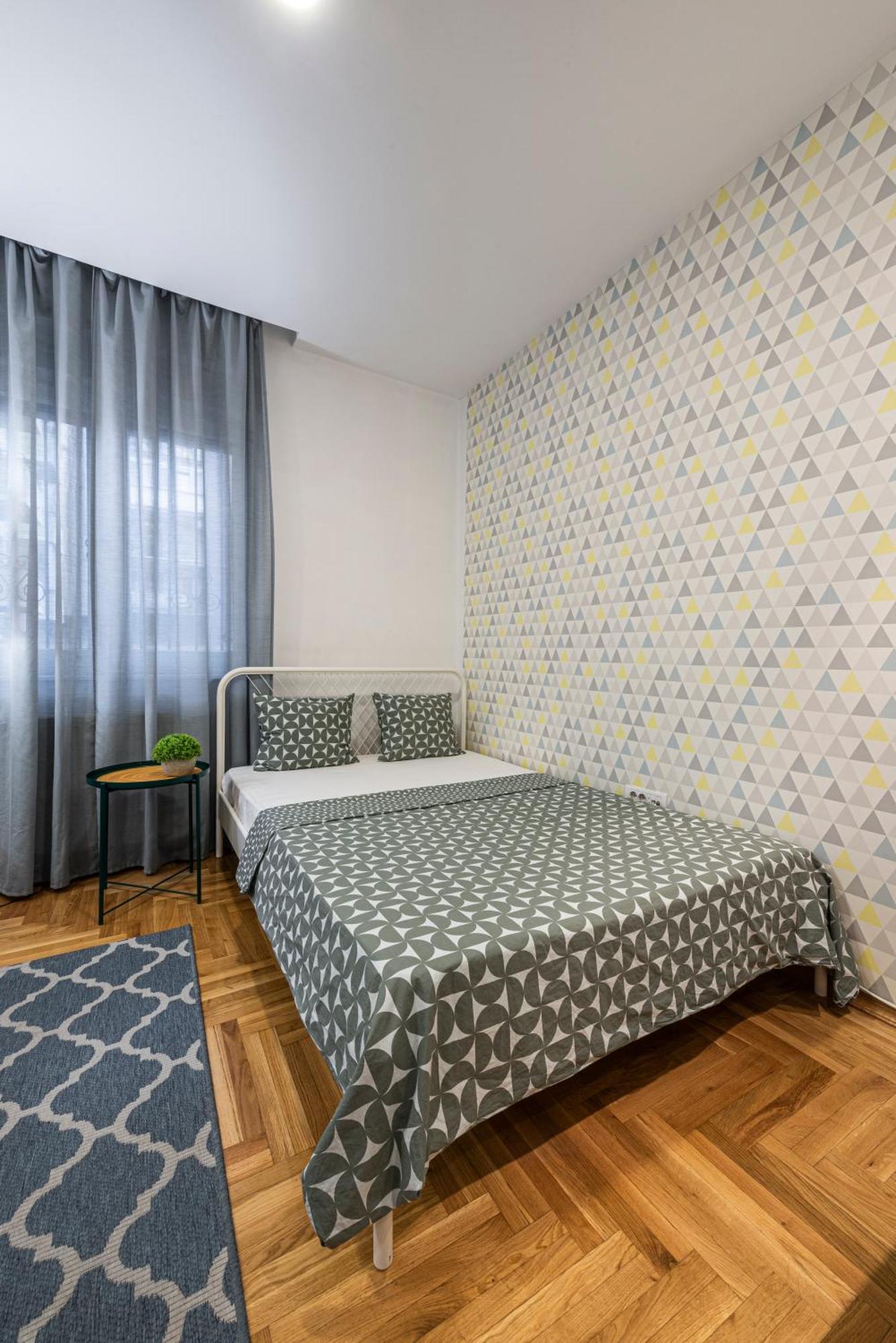 Ferienwohnung !Promo! Giallo Modern Studio-Free Private Parking-Fast Wi-Fi Novi Sad Exterior foto