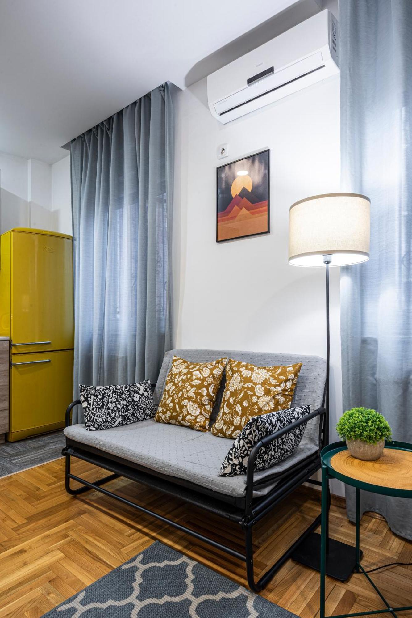 Ferienwohnung !Promo! Giallo Modern Studio-Free Private Parking-Fast Wi-Fi Novi Sad Exterior foto